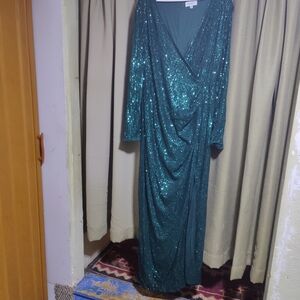 NWOT Elegant Green Sequin Dress